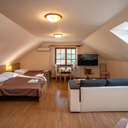 Apartman A Ubytovani U Machu Mikulov Extérieur photo