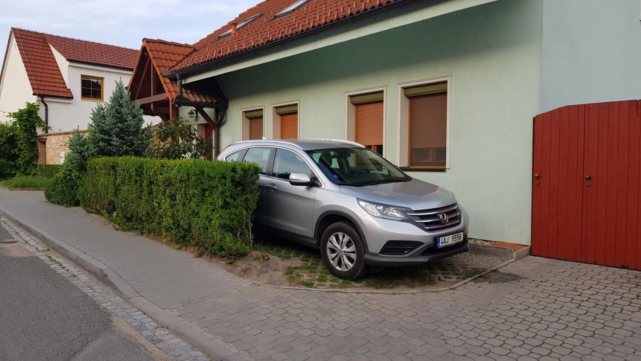 Apartman A Ubytovani U Machu Mikulov Extérieur photo