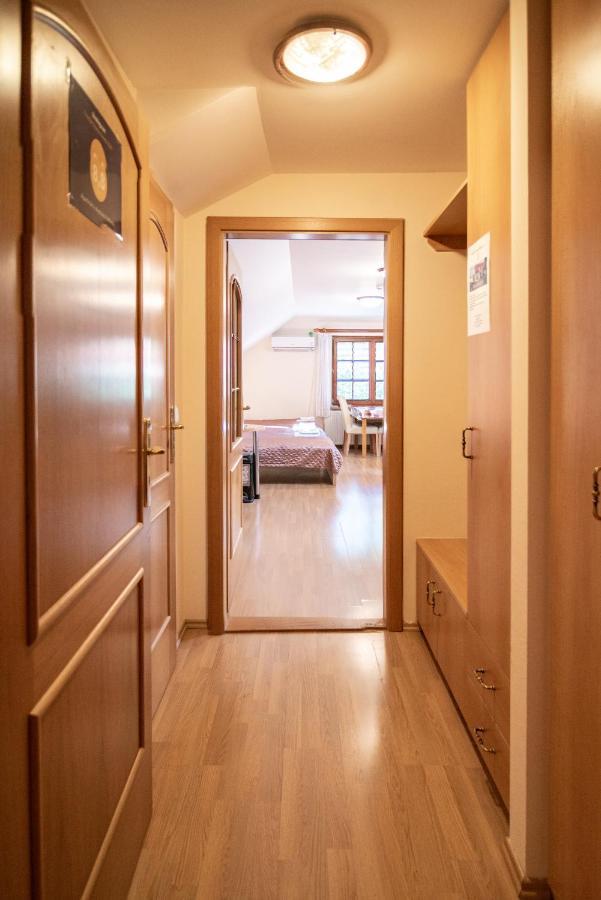 Apartman A Ubytovani U Machu Mikulov Extérieur photo