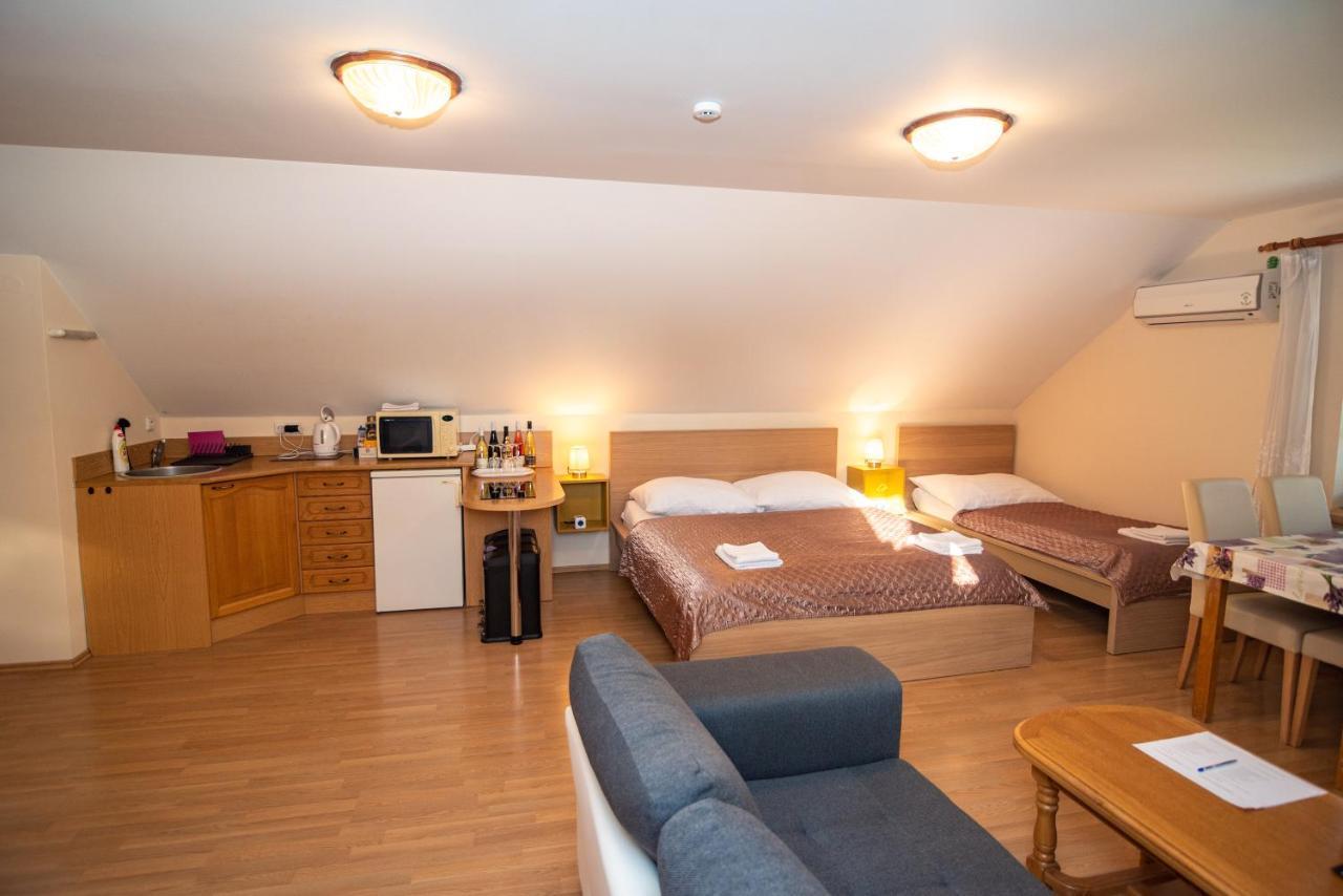 Apartman A Ubytovani U Machu Mikulov Extérieur photo