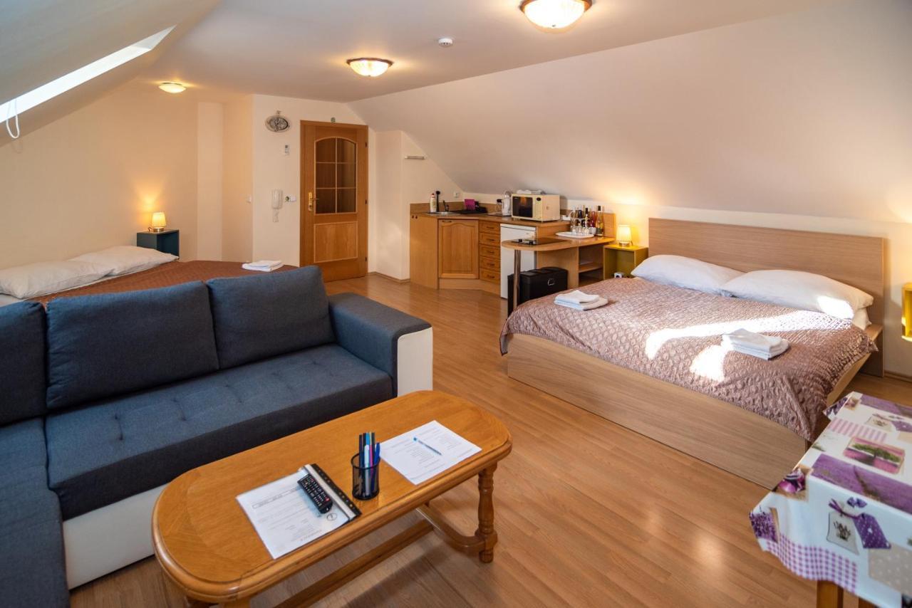 Apartman A Ubytovani U Machu Mikulov Extérieur photo