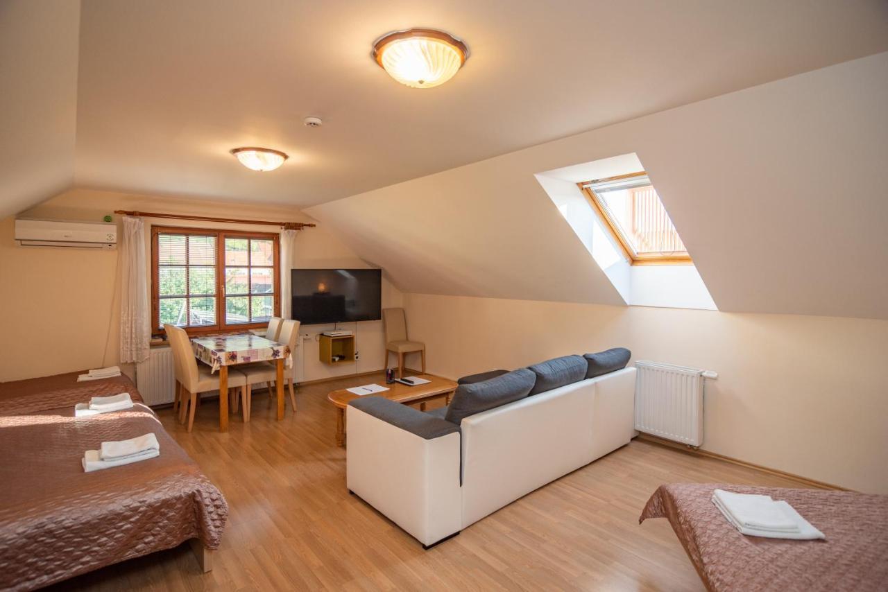 Apartman A Ubytovani U Machu Mikulov Extérieur photo