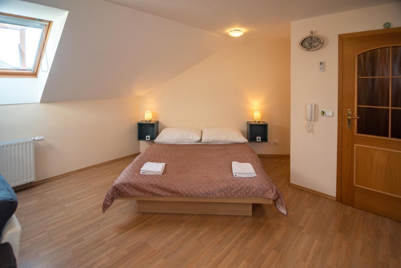 Apartman A Ubytovani U Machu Mikulov Extérieur photo