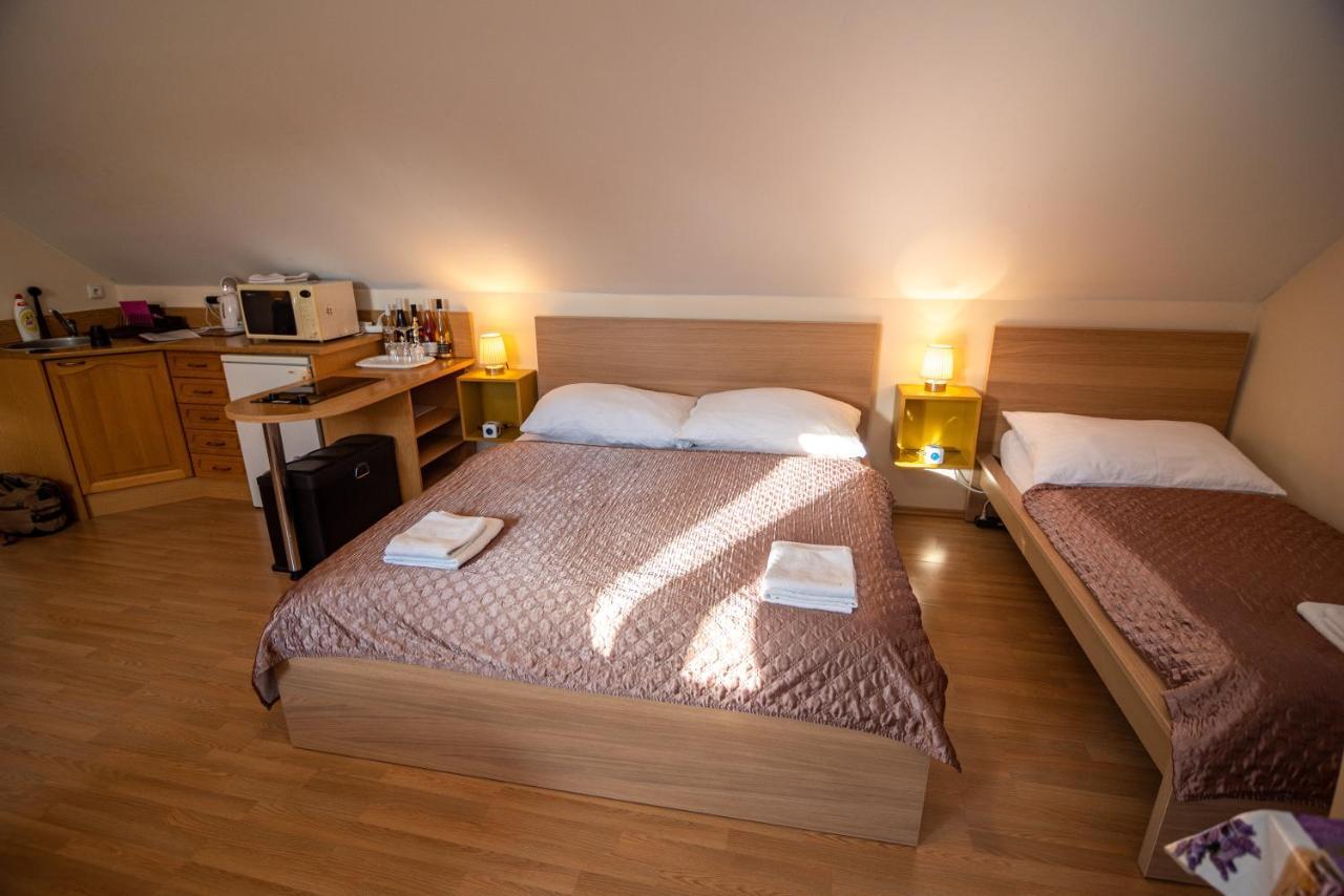 Apartman A Ubytovani U Machu Mikulov Extérieur photo