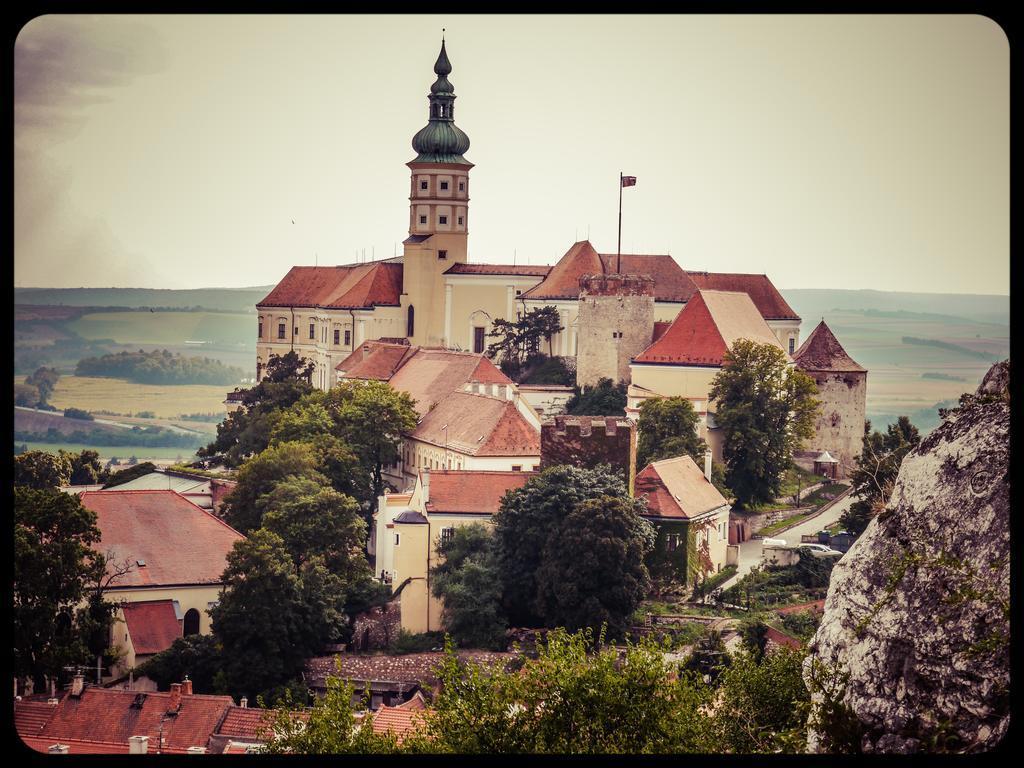 Apartman A Ubytovani U Machu Mikulov Extérieur photo